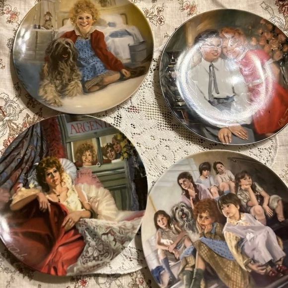 Knowles Other - Knowles Annie Decorative Plates Set with Red, Blue, and Brown Accents